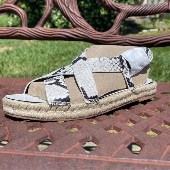 💋NWT Marc fisher snake embossed leather & rope buckle sandal - Picture 3 of 13